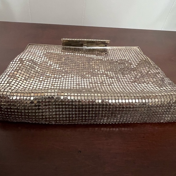 Whiting and Davis vintage mesh clutch bag evening clasp closure silver toned - Picture 3 of 13